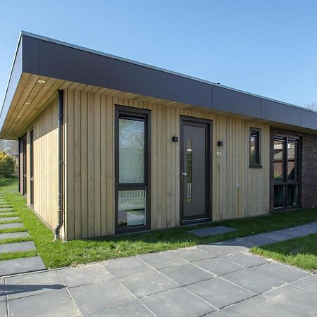Villa Charming Bungalow With Garden Sint Maartensvlotbrug Exterior foto