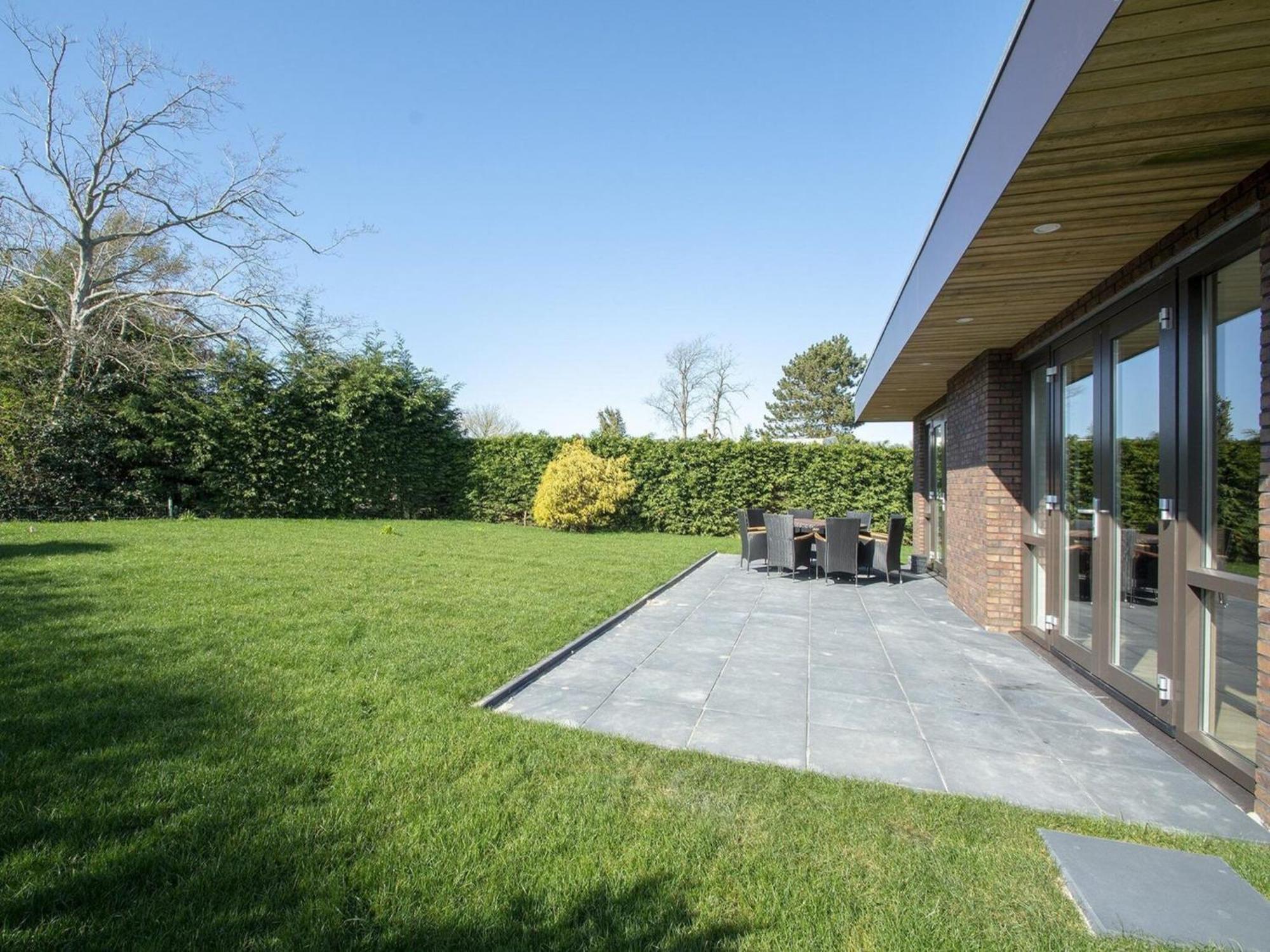 Villa Charming Bungalow With Garden Sint Maartensvlotbrug Exterior foto